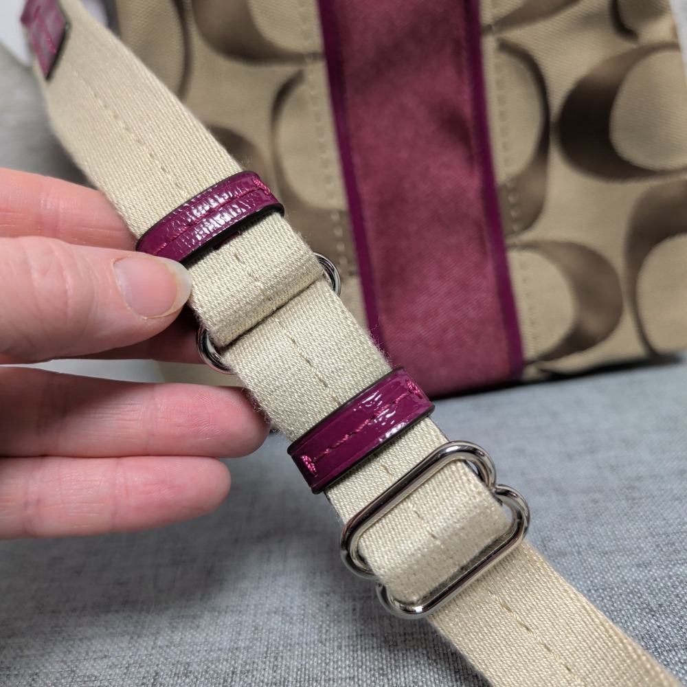 New‎ Coach Signature Khaki Passion Berry Trim Crossbody Swingpack Bag F48806 - Picture 7 of 13